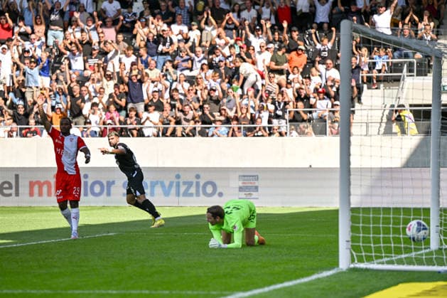 26 07 2026, Lugano, AIL Arena, Super League: FC Lugano - FC Vaduz, 6 Antonios Papadopoulos (Lugano) celebrates after a goal against 25 Leon Schaffran (Vaduz) Lugano AIL Arena Ticino Switzerland *** July 26, 2026, Lugano, AIL Arena, Super League: FC Lugano vs. FC Vaduz, 6. Antonios Papadopoulos (Lugano) celebrates after scoring a goal against 25. Leon Schaffran (Vaduz), Lugano, AIL Arena, Ticino, Switzerland Copyright: xJustPictures.ch AndreaxBrancax jp-en-AnBr-AB_26072026_7791