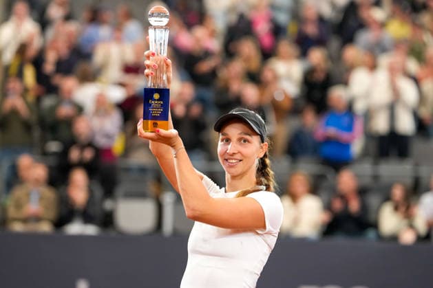 MSC Hamburg Ladies Open - Day 7 Fifth seed Tamara Korpatsch of Germany poses with the winners trophy during the presentation ceremony at the conclusion of the 2026 MSC Hamburg Ladies Open Women s tennis tournament at Am Rothenbaum in Hamburg, Germany. Hamburg Hamburg Germany  Copyright: xOwenxHammondx originalFilename:hammond-2026msch260726_npevq.jpg