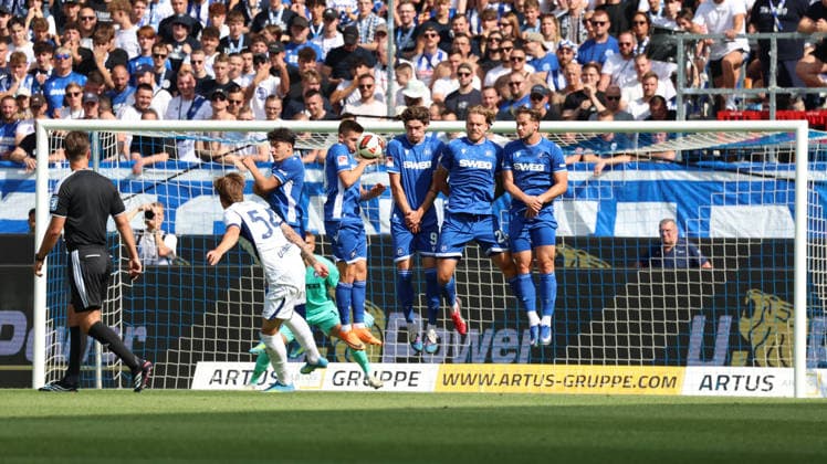 26.07.2026, xrekx, Fussball Testspiel, Karlsruher SC - Inter Mailand v.l. Freistoss Mattia Marello (Inter Mailand) Moritz Broschinski (Karlsruher SC) (DFL DFB REGULATIONS PROHIBIT ANY USE OF PHOTOGRAPHS as IMAGE SEQUENCES and or QUASI-VIDEO) Karlsruhe *** July 26, 2026, xrekx, soccer exhibition match, Karlsruher SC vs. Inter Milan, free kick by Mattia Marello (Inter Milan) and Moritz Broschinski (Karlsruher SC), DFL, DFB. REGULATIONS PROHIBIT ANY USE OF PHOTOGRAPHS AS IMAGE SEQUENCES AND OR QUASI-VIDEO, Karlsruhe