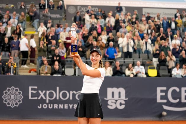 MSC Hamburg Ladies Open - Day 7 Fifth seed Tamara Korpatsch of Germany poses with the winners trophy during the presentation ceremony at the conclusion of the 2026 MSC Hamburg Ladies Open Women s tennis tournament at Am Rothenbaum in Hamburg, Germany. Hamburg Hamburg Germany  Copyright: xOwenxHammondx originalFilename:hammond-2026msch260726_npaUC.jpg