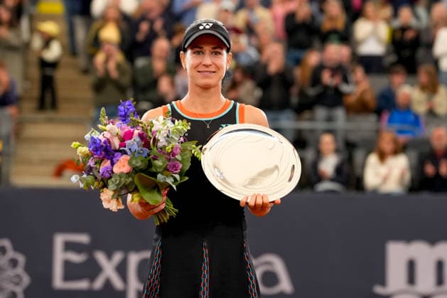 MSC Hamburg Ladies Open - Day 7 Runner-up fourth seed Anna Bondar of Hungary poses with the runner-up trophy following the Singles Final at the 2026 MSC Hamburg Ladies Open Women s tennis tournament at Am Rothenbaum in Hamburg, Germany. Hamburg Hamburg Germany  Copyright: xOwenxHammondx originalFilename:hammond-2026msch260726_npSIZ.jpg