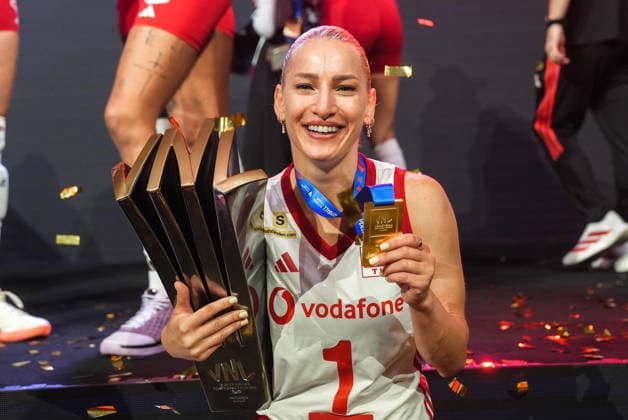 Turkiye win 2nd Women’s Nations League title with victory over Brazil MACAO, CHINA - JULY 26: Gizem Orge of Turkiye celebrates with the trophy after winning the 2026 FIVB Volleyball Nations League (VNL) women s final match against Brazil at the East Asian Games Dome in Macao, China, on July 26, 2026. Turkiye’s national women’s volleyball team defeated Brazil 3-1 in the 2026 FIVB Volleyball Nations League final to win the tournament for the second time in their history. Dilara Irem Sancar Anadolu Macao China. Editorial use only. Please get in touch for any other usage.  Copyright: x2026xAnadoluxDilaraxIremxSancarx