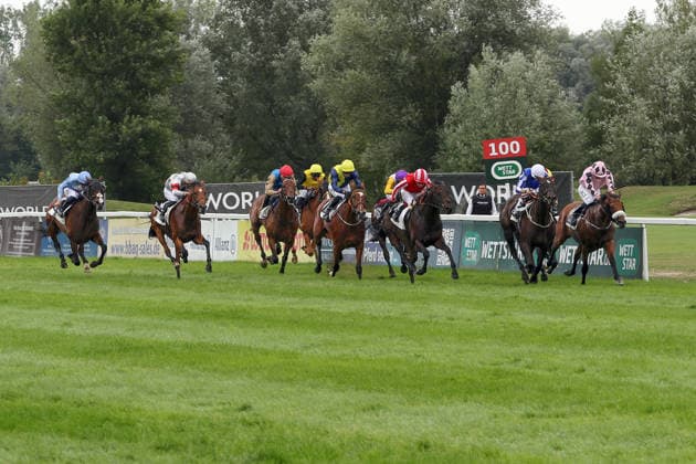 26.07.2026, Muenchen, Bayern, GER - Hotazhell (rechts) mit Shane Foley gewinnt den 50. Grossen Dallmayr-Preis. Galopprennbahn Muenchen-Riem. (Pferd, Jockey, Hotazhell, Foley, Sieg, Ziel, Zielankunft) 260726WB985MUENCHEN.JPG *** July 26, 2026, Munich, Bavaria, GER Hotazhell (right) with Shane Foley wins the 50th Grand Dallmayr Prize at the Munich-Riem Racetrack Horse, jockey, Hotazhell, Foley, victory, finish line, finish 260726WB985MUENCHEN JPG