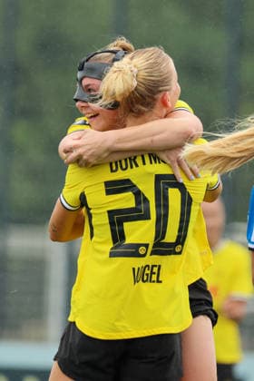 Dortmund, Deutschland: 26.07.2026 - Testspiel - BVB Frauen vs. SC Heerenveen Frauen Im Bild: v.li. Torschützin Ramona Maier (BVB) macht das Tor zum 2:0 für Dortmund und jubelt mit Ann-Sophie Vogel (BVB) *** Dortmund, Germany, July 26, 2026: Friendly match: BVB Women vs. SC Heerenveen Women. Pictured, from left: Goal scorer Ramona Maier (BVB) scores the goal to make it 2–0 for Dortmund and celebrates with Ann Sophie Vogel (BVB). Copyright: HMBxMedia MadeleinexFantini