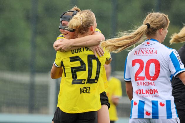 Dortmund, Deutschland: 26.07.2026 - Testspiel - BVB Frauen vs. SC Heerenveen Frauen Im Bild: v.li. Torschützin Ramona Maier (BVB) macht das Tor zum 2:0 für Dortmund und jubelt mit Ann-Sophie Vogel (BVB) *** Dortmund, Germany, July 26, 2026: Friendly match: BVB Women vs. SC Heerenveen Women. Pictured, from left: Goal scorer Ramona Maier (BVB) scores the goal to make it 2–0 for Dortmund and celebrates with Ann Sophie Vogel (BVB). Copyright: HMBxMedia MadeleinexFantini