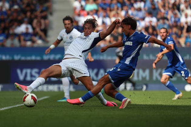 Francesco Pio Esposito (Inter Mailand, 94) wirft sich in den Schuss von Danyal Zor (Karlsruher SC, 26), GER, Karlsruher SC vs. Inter Mailand, Fussball, Testspiel, 2026 2027, 26.07.2026, DFL REGULATIONS PROHIBIT ANY USE OF PHOTOGRAPHS AS IMAGE SEQUENCES AND OR QUASI-VIDEO, GER, Karlsruher SC vs. Inter Mailand, Fussball, Testspiel, 2026 2027, 26.07.2026 Karlsruhe *** Francesco Pio Esposito, Inter Milan, 94, blocks a shot by Danyal Zor, Karlsruher SC, 26, GER, Karlsruher SC vs. Inter Milan, Soccer, Friendly, 2026–2027, July 26, 2026, DFL regulations prohibit any use of photographs as image sequences and or quasi-video, GER, Karlsruher SC vs. Inter Milan, soccer, friendly match, 2026–2027, July 26, 2026, Karlsruhe Copyright: xEibner-Pressefoto JanxPrihodax EP_JPA