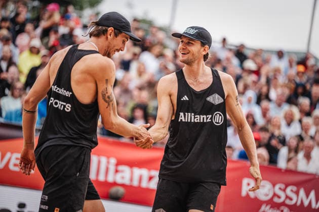 Beachvolleyball Männer Allianz German Beach Club Finals Die Finals 2026 Hannover Finale Eintracht Spontent (Düsseldorf) vs. Hauptstadt Beacher (Berlin) 26.07.2026 v.l. Lukas Pfretzschner und Paul Henning jubeln Hannover Opernplatz Niedersachsen Deutschland *** Men s Beach Volleyball Allianz German Beach Club Finals: The 2026 Finals in Hanover—Final Match: Eintracht Spontent Düsseldorf vs. Hauptstadt Beacher Berlin, July 26, 2026. Photo by Lukas Pfretzschner and Paul Henning celebrating at Opernplatz in Hanover, Lower Saxony, Germany