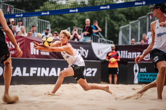 Beachvolleyball Männer Allianz German Beach Club Finals Die Finals 2026 Hannover Finale Eintracht Spontent (Düsseldorf) vs. Hauptstadt Beacher (Berlin) 26.07.2026 Tamo Wüst Hannover Opernplatz Niedersachsen Deutschland *** Men s Beach Volleyball Allianz German Beach Club Finals The 2026 Finals in Hanover: Eintracht Spontent Düsseldorf vs. Hauptstadt Beacher Berlin, July 26, 2026, Tamo Wüst, Opernplatz, Hanover, Lower Saxony, Germany