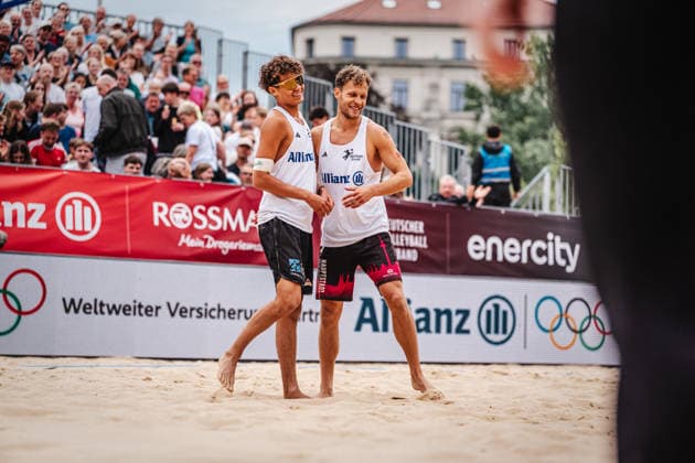 Beachvolleyball Männer Allianz German Beach Club Finals Die Finals 2026 Hannover Finale Eintracht Spontent (Düsseldorf) vs. Hauptstadt Beacher (Berlin) 26.07.2026 v.l. Filo Wüst und Eric Stadie-Seeber Hannover Opernplatz Niedersachsen Deutschland *** Men s Beach Volleyball Allianz German Beach Club Finals: The 2026 Finals in Hanover—Final Match: Eintracht Spontent Düsseldorf vs. Hauptstadt Beacher Berlin, July 26, 2026, at Opernplatz in Hanover, Lower Saxony, Germany, with Filo Wüst and Eric Stadie Seeber