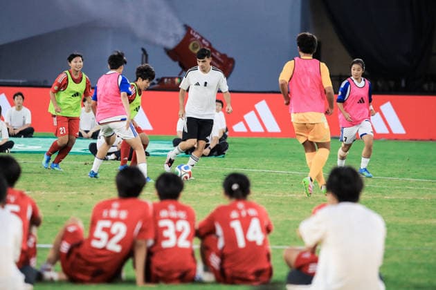 SUZHOU, CHINA - JULY 26: Pedri Gonzalez of Spain and FC Barcelona, Barca plays the ball during the kickoff ceremony for the final of the National Youth Campus Football High School League at Suzhou Sports Center on July 26, 2026 in Suzhou, Jiangsu Province of China. The Spanish midfielder joined outstanding players on the field for the national group final event.  Copyright: xVCGx 111656521354