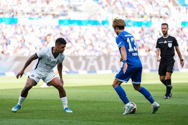 Freundschaftsspiel: Karlsruher SC vs FC Internazionale Milano, 26.07.2026 Zweikampf zwischen Luis Henrique (FC Internaziolane Milano, 11) und Shio Fukuda (Karlsruher SC, 13) Freundschaftsspiel: Karlsruher SC vs FC Internazionale Milano, BBBank Wildpark Karlsruhe, 26.07.2026 DFB DFL REGULATIONS PROHIBIT ANY USE OF PHOTOGRAPHS AS IMAGE SEQUENCES AND OR QUASI-VIDEO. *** Friendly Match: Karlsruher SC vs. FC Internazionale Milano, July 26, 2026. A tackle between Luis Henrique (FC Internazionale Milano, No. 11) and Shio Fukuda (Karlsruher SC, No. 13). Friendly Match: Karlsruher SC vs. FC Internazionale Milano, BBBank Wildpark Karlsruhe, July 26, 2026 DFB and DFL regulations prohibit any use of photographs as image sequences and or quasi-video Copyright: xBEAUTIFULxSPORTS Boscox