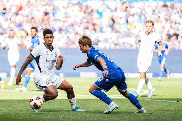 Freundschaftsspiel: Karlsruher SC vs FC Internazionale Milano, 26.07.2026 Zweikampf zwischen Luis Henrique (FC Internaziolane Milano, 11) und Shio Fukuda (Karlsruher SC, 13) Freundschaftsspiel: Karlsruher SC vs FC Internazionale Milano, BBBank Wildpark Karlsruhe, 26.07.2026 DFB DFL REGULATIONS PROHIBIT ANY USE OF PHOTOGRAPHS AS IMAGE SEQUENCES AND OR QUASI-VIDEO. *** Friendly Match: Karlsruher SC vs. FC Internazionale Milano, July 26, 2026. A tackle between Luis Henrique (FC Internazionale Milano, No. 11) and Shio Fukuda (Karlsruher SC, No. 13). Friendly Match: Karlsruher SC vs. FC Internazionale Milano, BBBank Wildpark Karlsruhe, July 26, 2026 DFB and DFL regulations prohibit any use of photographs as image sequences and or quasi-video Copyright: xBEAUTIFULxSPORTS Boscox