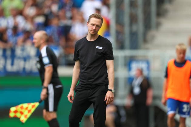 Gesenkter Blick von Maximilian Senft (Karlsruher SC, Chef-Trainer), GER, Karlsruher SC vs. Inter Mailand, Fussball, Testspiel, 2026 2027, 26.07.2026, DFL REGULATIONS PROHIBIT ANY USE OF PHOTOGRAPHS AS IMAGE SEQUENCES AND OR QUASI-VIDEO, GER, Karlsruher SC vs. Inter Mailand, Fussball, Testspiel, 2026 2027, 26.07.2026 Karlsruhe *** Maximilian Senft, Head Coach of Karlsruher SC, looking down; GER, Karlsruher SC vs. Inter Milan, soccer, friendly match, 2026–2027, July 26, 2026, DFL regulations prohibit any use of photographs as image sequences and or quasi-video, GER, Karlsruher SC vs. Inter Milan, soccer, friendly match, 2026–2027, July 26, 2026, Karlsruhe Copyright: xEibner-Pressefoto JanxPrihodax EP_JPA