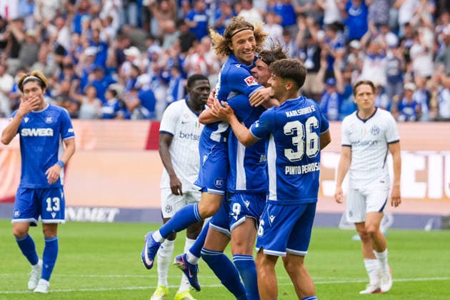 26.07.2026, xydrx, Fußball, Testspiel, Saisoneröffnung, Karlsruher SC - Inter Mailand, Saison 2026 2027, BBBank Wildpark: Torjubel nach dem Tor zum 1:0 für den Karlsruher SC durch Torschütze Tim Civeja (Karlsruher SC, 23) zusammen mit Moritz Broschinski (Karlsruher SC, 9) und Rafael Pinto Pedrosa (Karlsruher SC, 36) DFB regulations prohibit any use of photographs as image sequences and or quasi-video. *** July 26, 2026, xydrx, soccer, exhibition match, season opener, Karlsruher SC vs. Inter Milan, 2026–2027 season, BBBank Wildpark: Celebration after Karlsruher SC’s 1–0 goal scored by Tim Civeja (Karlsruher SC, 23), alongside Moritz Broschinski (Karlsruher SC, 9) and Rafael Pinto Pedrosa (Karlsruher SC), 36 DFB regulations prohibit any use of photographs as image sequences and or quasi-video Copyright: HMBxMedia YannisxDreimann