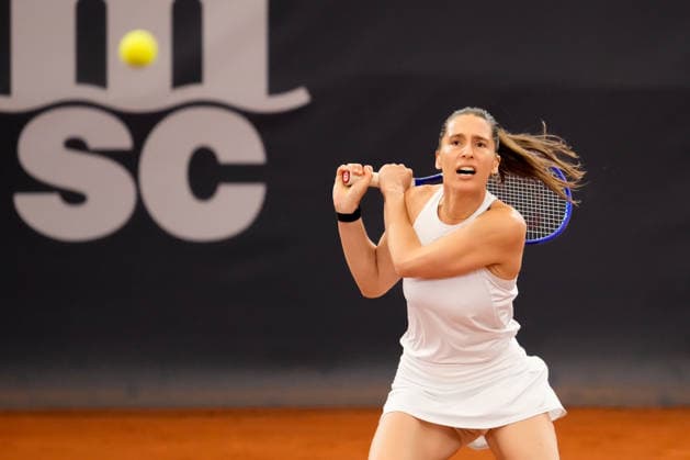 MSC Hamburg Ladies Open - Day 7 Andrea Petkovic of Germany plays during an exhibition match against Martina Hingis of Switzerland at the 2026 MSC Hamburg Ladies Open women s tennis tournament at Am Rothenbaum in Hamburg, Germany. Hamburg Hamburg Germany  Copyright: xOwenxHammondx originalFilename:hammond-2026msch260726_npNjn.jpg