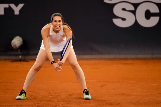 MSC Hamburg Ladies Open - Day 7 Andrea Petkovic of Germany plays during an exhibition match against Martina Hingis of Switzerland at the 2026 MSC Hamburg Ladies Open women s tennis tournament at Am Rothenbaum in Hamburg, Germany. Hamburg Hamburg Germany  Copyright: xOwenxHammondx originalFilename:hammond-2026msch260726_npvD5.jpg