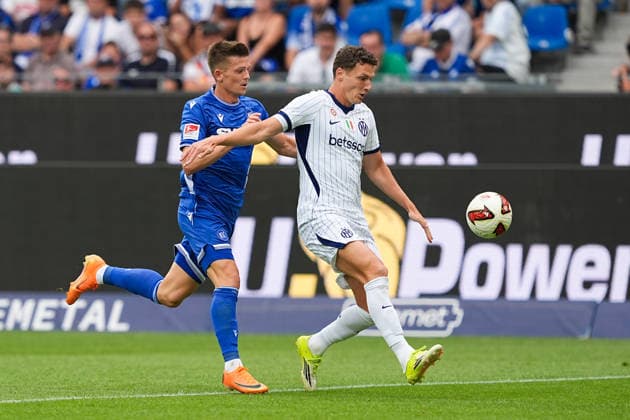 26.07.2026, xydrx, Fußball, Testspiel, Saisoneröffnung, Karlsruher SC - Inter Mailand, Saison 2026 2027, BBBank Wildpark: Marvin Wanitzek (Karlsruher SC, 10) im Zweikampf gegen Benjamin Jacques Marcel Pavard (Inter Mailand, 28) DFB regulations prohibit any use of photographs as image sequences and or quasi-video. *** July 26, 2026, xydrx, soccer, friendly match, season opener, Karlsruher SC vs. Inter Milan, 2026–2027 season, BBBank Wildpark, Marvin Wanitzek (Karlsruher SC), No. 10 in a tackle against Benjamin Jacques and Marcel Pavard (Inter Milan), 28. DFB regulations prohibit any use of photographs as image sequences and or quasi-video Copyright: HMBxMedia YannisxDreimann