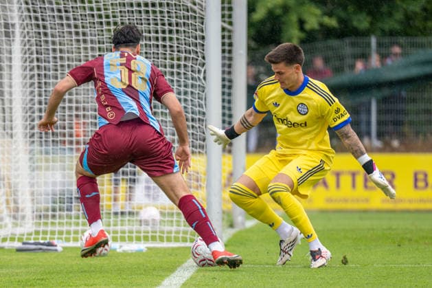 SOCCER - Frankfurt vs Trabzonspor, test match SALZBURG,AUSTRIA,26.JUL.26 - SOCCER - 1. DFL, 1. Deutsche Bundesliga, Sueper Lig, Eintracht Frankfurt vs Trabzonspor Kuluebue, test match. Image shows Aral Simsir (Trabzonspor) and Michael Zetterer (Frankfurt).  GEPAxpictures xWolfgangxKofler