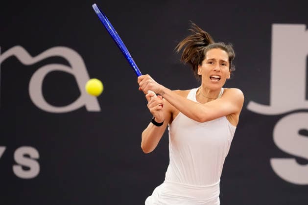 MSC Hamburg Ladies Open - Day 7 Andrea Petkovic of Germany plays during an exhibition match against Martina Hingis of Switzerland at the 2026 MSC Hamburg Ladies Open women s tennis tournament at Am Rothenbaum in Hamburg, Germany. Hamburg Hamburg Germany  Copyright: xOwenxHammondx originalFilename:hammond-2026msch260726_npGxa.jpg