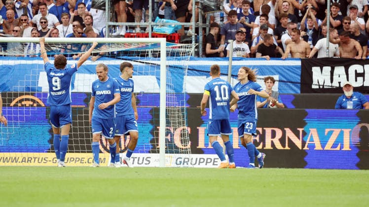 26.07.2026, xrekx, Fussball Testspiel, Karlsruher SC - Inter Mailand v.l. Torjubel nach dem Tor zum celebrating the goal celebrate 1:0 durch Tim Civeja (Karlsruher SC) (DFL DFB REGULATIONS PROHIBIT ANY USE OF PHOTOGRAPHS as IMAGE SEQUENCES and or QUASI-VIDEO) Karlsruhe *** July 26, 2026, xrekx, Soccer friendly match, Karlsruher SC vs. Inter Milan. Goal celebration after Tim Civeja’s goal for Karlsruher SC (1–0). DFL and DFB regulations prohibit any use of photographs as image sequences and or quasi-video. Karlsruhe
