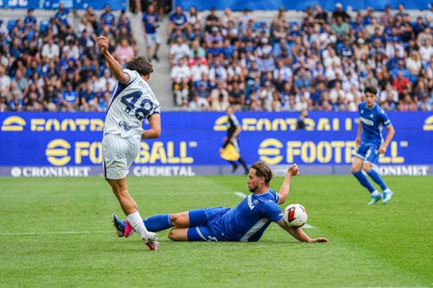 Freundschaftsspiel: Karlsruher SC vs FC Internazionale Milano, 26.07.2026 Mattia Mosconi (FC Internazionale Milano, 48) am Ball während Christoph Kobald (Karlsruher SC, 22) vor dem Ball grätscht Freundschaftsspiel: Karlsruher SC vs FC Internazionale Milano, BBBank Wildpark Karlsruhe, 26.07.2026 DFB DFL REGULATIONS PROHIBIT ANY USE OF PHOTOGRAPHS AS IMAGE SEQUENCES AND OR QUASI-VIDEO. *** Friendly Match: Karlsruher SC vs. FC Internazionale Milano, July 26, 2026. Mattia Mosconi (FC Internazionale Milano, No. 48) has the ball while Christoph Kobald (Karlsruher SC, No. 22) slides in to tackle in front of the ball. Friendly Match: Karlsruher SC vs. FC Internazionale Milano, BBBank Wildpark Karlsruhe, July 26, 2026. DFB and DFL regulations prohibit any use of photographs as image sequences and or quasi-video. Copyright: xBEAUTIFULxSPORTS Boscox