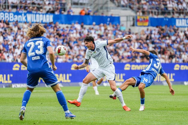 Freundschaftsspiel: Karlsruher SC vs FC Internazionale Milano, 26.07.2026 Zweikampf zwischen Alessandro Bastoni (FC Internaziolane Milano, 95) und Rafael Pinto Pedrosa (Karlsruher SC, 36) Freundschaftsspiel: Karlsruher SC vs FC Internazionale Milano, BBBank Wildpark Karlsruhe, 26.07.2026 DFB DFL REGULATIONS PROHIBIT ANY USE OF PHOTOGRAPHS AS IMAGE SEQUENCES AND OR QUASI-VIDEO. *** Friendly Match: Karlsruher SC vs. FC Internazionale Milano, July 26, 2026. A tackle between Alessandro Bastoni (FC Internazionale Milano, 95) and Rafael Pinto Pedrosa (Karlsruher SC, 36). Friendly Match: Karlsruher SC vs. FC Internazionale Milano, BBBank Wildpark Karlsruhe, July 26, 2026 DFB and DFL regulations prohibit any use of photographs as image sequences and or quasi-video Copyright: xBEAUTIFULxSPORTS Boscox