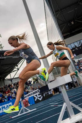 Deutsche Leichtathletik-Meisterschaften; Bochum-Wattenscheid, 26.07.2026 Gesa Felicitas Krause (Silvesterlauf Trier) gewinnt über 3000m Hindernis, hier führt noch Lea Meyer (VfL Löningen); Deutsche Leichtathletik-Meisterschaften am 26.07.2026 im Lorheide-Stadion, Bochum-Wattenscheid (Nordrhein-Westfalen). *** German Track and Field Championships, Bochum-Wattenscheid, July 26, 2026: Gesa Felicitas Krause of Silvesterlauf Trier wins the 3,000-meter steeplechase; here, Lea Meyer of VfL Löningen is still in the lead. German Track and Field Championships on July 26, 2026, at Lorheide Stadium, Bochum-Wattenscheid, North Rhine-Westphalia Copyright: xBEAUTIFULxSPORTS AxelxKohringx