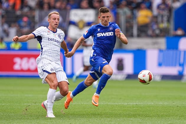 26.07.2026, xydrx, Fußball, Testspiel, Saisoneröffnung, Karlsruher SC - Inter Mailand, Saison 2026 2027, BBBank Wildpark: Davide Frattesi (Inter Mailand, 16) im Zweikampf gegen Marvin Wanitzek (Karlsruher SC, 10) DFB regulations prohibit any use of photographs as image sequences and or quasi-video. *** July 26, 2026, xydrx, soccer, friendly match, season opener, Karlsruher SC vs. Inter Milan, 2026–2027 season, BBBank Wildpark, Davide Frattesi (Inter Milan), No. 16 in a tackle against Marvin Wanitzek (Karlsruher SC), No. 10. DFB regulations prohibit any use of photographs as image sequences and or quasi-video. Copyright: HMBxMedia YannisxDreimann