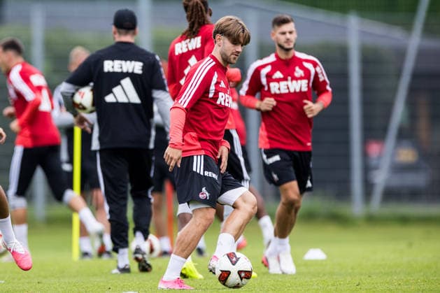 ST. JOHANN IN TIROL, AUSTRIA - JULY 26: Jan Thielmann (1. FC Koeln, 29) controls the ball during a training session at trainings camp in Kitzbuehel of season 2026 27 at Koasastadion on July 26, 2026 in St. Johann in Tirol, Austria. Austria Copyright: xSteffiexWunderlx