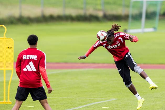 ST. JOHANN IN TIROL, AUSTRIA - JULY 26: Elias Bakatukanda (1. FC Koeln) controls the ball via header during a training session at trainings camp in Kitzbuehel of season 2026 27 at Koasastadion on July 26, 2026 in St. Johann in Tirol, Austria. Austria Copyright: xSteffiexWunderlx