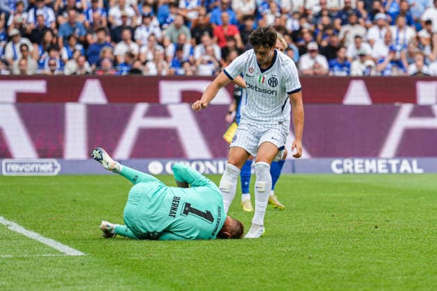 Freundschaftsspiel: Karlsruher SC vs FC Internazionale Milano, 26.07.2026 Hans Christian Bernat (Karlsruher SC, 1) der vor Matteo Lavelli (FC Internazionale Milano, 53) am Ball ist Freundschaftsspiel: Karlsruher SC vs FC Internazionale Milano, BBBank Wildpark Karlsruhe, 26.07.2026 DFB DFL REGULATIONS PROHIBIT ANY USE OF PHOTOGRAPHS AS IMAGE SEQUENCES AND OR QUASI-VIDEO. *** Friendly Match: Karlsruher SC vs. FC Internazionale Milano, July 26, 2026. Hans Christian Bernat (Karlsruher SC, No. 1) is in possession of the ball ahead of Matteo Lavelli (FC Internazionale Milano, No. 53). Friendly Match: Karlsruher SC vs. FC Internazionale Milano, BBBank Wildpark Karlsruhe, July 26, 2026. DFB and DFL regulations prohibit any use of photographs as image sequences and or quasi-video. Copyright: xBEAUTIFULxSPORTS Boscox