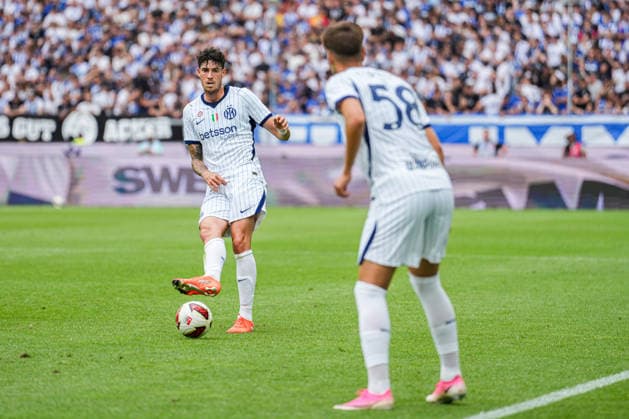 Freundschaftsspiel: Karlsruher SC vs FC Internazionale Milano, 26.07.2026 Alessandro Bastoni (FC Internaziolane Milano, 95) am Ball Freundschaftsspiel: Karlsruher SC vs FC Internazionale Milano, BBBank Wildpark Karlsruhe, 26.07.2026 DFB DFL REGULATIONS PROHIBIT ANY USE OF PHOTOGRAPHS AS IMAGE SEQUENCES AND OR QUASI-VIDEO. *** Friendly Match: Karlsruher SC vs. FC Internazionale Milano, July 26, 2026; Alessandro Bastoni (FC Internazionale Milano), 95 seconds on the ball; Friendly Match: Karlsruher SC vs. FC Internazionale Milano, BBBank Wildpark Karlsruhe, July 26, 2026 DFB and DFL regulations prohibit any use of photographs as image sequences and or quasi-video Copyright: xBEAUTIFULxSPORTS Boscox