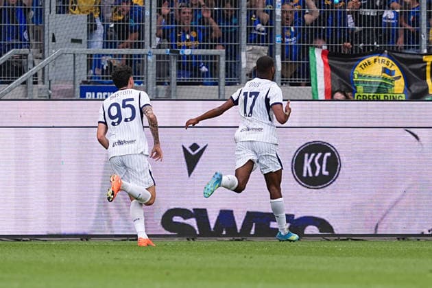 26.07.2026, xydrx, Fußball, Testspiel, Saisoneröffnung, Karlsruher SC - Inter Mailand, Saison 2026 2027, BBBank Wildpark: Torjubel nach dem Tor zum 1:1 für Inter Mailand durch Torschütze Andy Alune Diouf (Inter Mailand, 17) zusammen mit Alessandro Bastoni (Inter Mailand, 95) DFB regulations prohibit any use of photographs as image sequences and or quasi-video. *** July 26, 2026, xydrx, soccer, friendly match, season opener, Karlsruher SC vs. Inter Milan, 2026–2027 season, BBBank Wildpark: Jubilation after Inter Milan’s 1–1 goal scored by Andy Alune Diouf (Inter Milan, 17), alongside Alessandro Bastoni (Inter Milan, 95). DFB regulations prohibit any use of photographs as image sequences and or quasi-video. Copyright: HMBxMedia YannisxDreimann