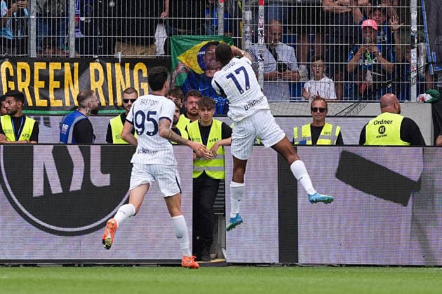 26.07.2026, xydrx, Fußball, Testspiel, Saisoneröffnung, Karlsruher SC - Inter Mailand, Saison 2026 2027, BBBank Wildpark: Torjubel nach dem Tor zum 1:1 für Inter Mailand durch Torschütze Andy Alune Diouf (Inter Mailand, 17) zusammen mit Alessandro Bastoni (Inter Mailand, 95) DFB regulations prohibit any use of photographs as image sequences and or quasi-video. *** July 26, 2026, xydrx, soccer, friendly match, season opener, Karlsruher SC vs. Inter Milan, 2026–2027 season, BBBank Wildpark: Cheers after Inter Milan’s 1–1 goal scored by Andy Alune Diouf (Inter Milan, 17), alongside Alessandro Bastoni (Inter Milan, 95). DFB regulations prohibit any use of photographs as image sequences and or quasi-video. Copyright: HMBxMedia YannisxDreimann