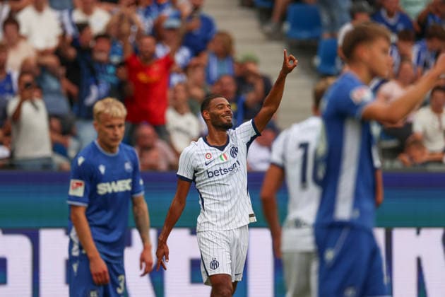 Andy Diouf (Inter Mailand, 17) strahlt nach seinem Siegtreffer zum 1:2, GER, Karlsruher SC vs. Inter Mailand, Fussball, Testspiel, 2026 2027, 26.07.2026, DFL REGULATIONS PROHIBIT ANY USE OF PHOTOGRAPHS AS IMAGE SEQUENCES AND OR QUASI-VIDEO, GER, Karlsruher SC vs. Inter Mailand, Fussball, Testspiel, 2026 2027, 26.07.2026 Karlsruhe *** Andy Diouf, Inter Milan, No. 17, beams after scoring the winning goal to make it 1–2, GER, Karlsruher SC vs. Inter Milan, soccer, friendly match, 2026–2027, July 26, 2026, DFL regulations prohibit any use of photographs as image sequences and or quasi-video, GER, Karlsruher SC vs. Inter Milan, soccer, friendly match, 2026–2027, July 26, 2026, Karlsruhe Copyright: xEibner-Pressefoto JanxPrihodax EP_JPA