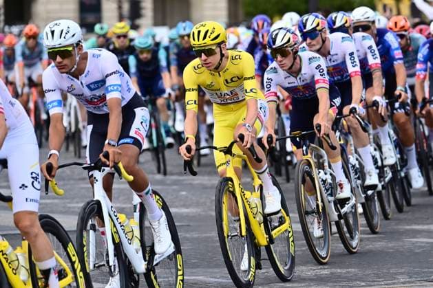 Tour de France 2026 Stage 21 PARIS CHAMPS-ELYSEES, FRANCE - JULY 26 : Del Toro Isaac (MEX) of UAE Team Emirates - XRG, Pogacar Tadej (SLO) of UAE Team Emirates - XRG, Evenepoel Remco (BEL) of Red Bull - BORA - Hansgrohe during stage 21 of the 113rd edition of Tour de France an UCI World Tour 2.UWT cycling road race stage for Men Elite of 130 km with start in Thoiry and finish in Paris Champs-Elysees on July 26, 2026 in Paris Champs-Elysees, France, 26 07 2026 Paris Champs-Elysees France  Copyright: xPeterxDexVoechtx