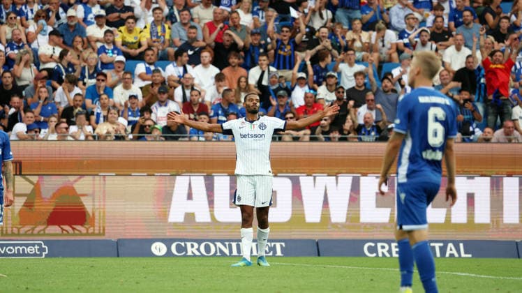 26.07.2026, xrekx, Fussball Testspiel, Karlsruher SC - Inter Mailand v.l. Torjubel nach dem Tor zum celebrating the goal celebrate 1:2 durch Andy Alune Diouf (Inter Mailand) (DFL DFB REGULATIONS PROHIBIT ANY USE OF PHOTOGRAPHS as IMAGE SEQUENCES and or QUASI-VIDEO) Karlsruhe *** July 26, 2026, xrekx, Soccer friendly match, Karlsruher SC vs. Inter Milan. Goal celebration after Andy Alune Diouf scores the 1-2 goal for Inter Milan. DFL, DFB regulations prohibit any use of photographs as image sequences and or quasi-video. Karlsruhe