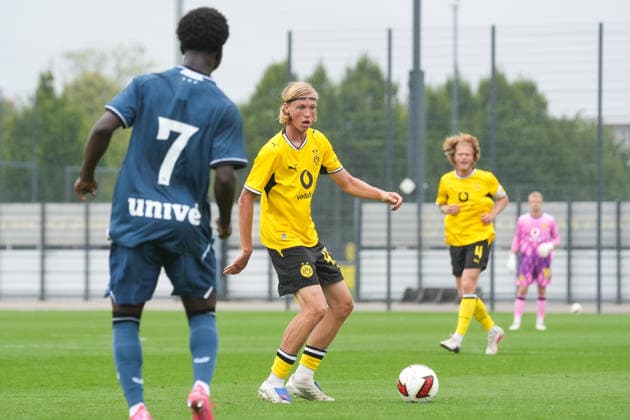 Sonntag, 26.07.2026 Saison 2026 2027 Testspiel, Freundschaftsspiel im BVB Fußballpark Hohenbuschei, Dortmund, Germany. BV Borussia Dortmund U23 - Jong FC Utrecht. Luke Fahrenhorst (BVB) *** Sunday, July 26, 2026 2026–2027 Season Preseason Match, Friendly Match at BVB Fußballpark Hohenbuschei, Dortmund, Germany BV Borussia Dortmund U23 vs. Jong FC Utrecht Luke Fahrenhorst BVB