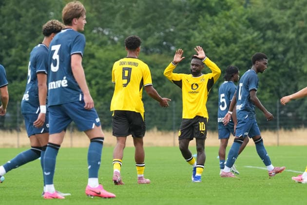 Sonntag, 26.07.2026 Saison 2026 2027 Testspiel, Freundschaftsspiel im BVB Fußballpark Hohenbuschei, Dortmund, Germany. BV Borussia Dortmund U23 - Jong FC Utrecht. Torjubel nach dem 1:0 durch Bennedikt Samuel Lutz Wüstenhagen (BVB). Mampasi-Joseph Boyamba (BVB) *** Sunday, July 26, 2026, 2026–2027 Season, Exhibition Match, Friendly Match at BVB Fußballpark Hohenbuschei, Dortmund, Germany BV Borussia Dortmund U23 vs. Jong FC Utrecht Goal celebration after the 1–0 goal by Bennedikt Samuel Lutz Wüstenhagen (BVB) and Mampasi Joseph Boyamba (BVB)