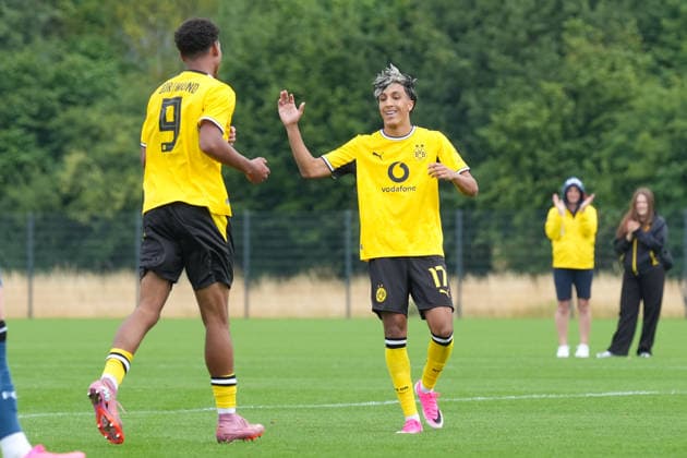 Sonntag, 26.07.2026 Saison 2026 2027 Testspiel, Freundschaftsspiel im BVB Fußballpark Hohenbuschei, Dortmund, Germany. BV Borussia Dortmund U23 - Jong FC Utrecht. Torjubel nach dem 3:0 durch Bennedikt Samuel Lutz Wüstenhagen (BVB). Fadi Zarqelain (BVB) *** Sunday, July 26, 2026, 2026–2027 Season, Exhibition Match, Friendly Match at BVB Fußballpark Hohenbuschei, Dortmund, Germany BV Borussia Dortmund U23 vs. Jong FC Utrecht Goal celebration after the 3–0 goal by Bennedikt Samuel Lutz Wüstenhagen (BVB) and Fadi Zarqelain (BVB)