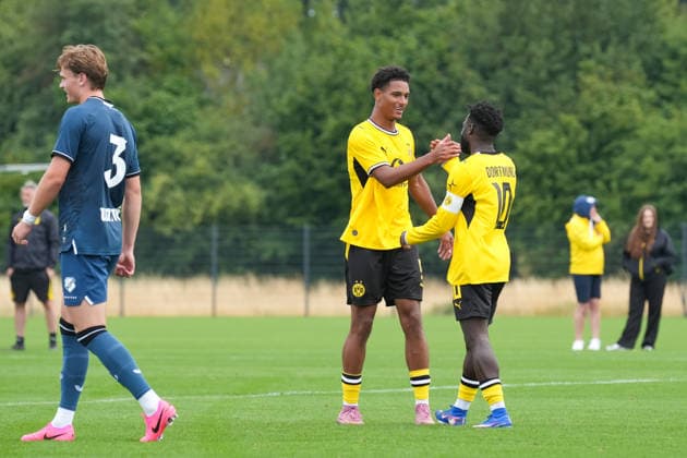 Sonntag, 26.07.2026 Saison 2026 2027 Testspiel, Freundschaftsspiel im BVB Fußballpark Hohenbuschei, Dortmund, Germany. BV Borussia Dortmund U23 - Jong FC Utrecht. Torjubel nach dem 3:0 durch Bennedikt Samuel Lutz Wüstenhagen (BVB). Mampasi-Joseph Boyamba (BVB) *** Sunday, July 26, 2026, 2026–2027 Season, Exhibition Match, Friendly Match at BVB Fußballpark Hohenbuschei, Dortmund, Germany: BV Borussia Dortmund U23 vs. Jong FC Utrecht. Celebration after the 3–0 goal by Bennedikt Samuel Lutz Wüstenhagen (BVB) and Mampasi Joseph Boyamba (BVB)