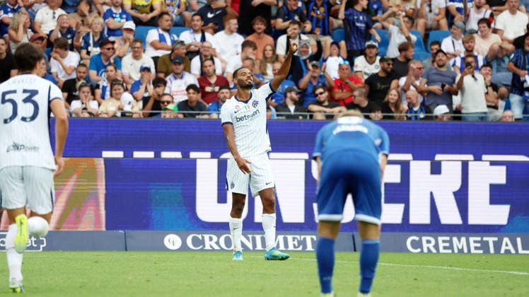 26.07.2026, xrekx, Fussball Testspiel, Karlsruher SC - Inter Mailand v.l. Torjubel nach dem Tor zum celebrating the goal celebrate 1:2 durch Andy Alune Diouf (Inter Mailand) (DFL DFB REGULATIONS PROHIBIT ANY USE OF PHOTOGRAPHS as IMAGE SEQUENCES and or QUASI-VIDEO) Karlsruhe *** July 26, 2026, xrekx, Soccer friendly match, Karlsruher SC vs. Inter Milan. Goal celebration after Andy Alune Diouf scores the 1-2 goal for Inter Milan. DFL, DFB regulations prohibit any use of photographs as image sequences and or quasi-video. Karlsruhe