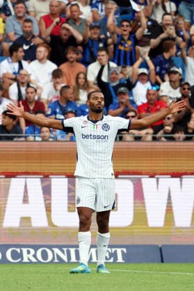 26.07.2026, xrekx, Fussball Testspiel, Karlsruher SC - Inter Mailand v.l. Torjubel nach dem Tor zum celebrating the goal celebrate 1:2 durch Andy Alune Diouf (Inter Mailand) (DFL DFB REGULATIONS PROHIBIT ANY USE OF PHOTOGRAPHS as IMAGE SEQUENCES and or QUASI-VIDEO) Karlsruhe *** July 26, 2026, xrekx, Soccer friendly match, Karlsruher SC vs. Inter Milan. Goal celebration after Andy Alune Diouf scores the 1-2 goal for Inter Milan. DFL, DFB regulations prohibit any use of photographs as image sequences and or quasi-video. Karlsruhe