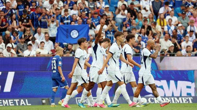 26.07.2026, xrekx, Fussball Testspiel, Karlsruher SC - Inter Mailand v.l. Torjubel nach dem Tor zum celebrating the goal celebrate 1:2 durch Andy Alune Diouf (Inter Mailand) (DFL DFB REGULATIONS PROHIBIT ANY USE OF PHOTOGRAPHS as IMAGE SEQUENCES and or QUASI-VIDEO) Karlsruhe *** July 26, 2026, xrekx, Soccer friendly match, Karlsruher SC vs. Inter Milan. Goal celebration after Andy Alune Diouf scores the 1-2 goal for Inter Milan. DFL, DFB regulations prohibit any use of photographs as image sequences and or quasi-video. Karlsruhe