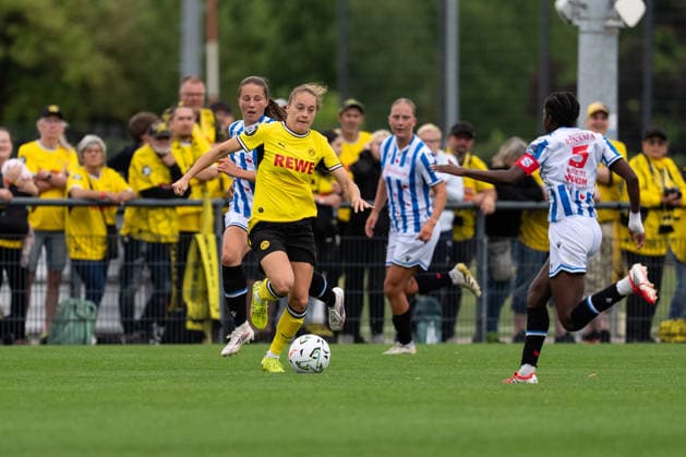 26.07.2026, GER Deutschland, Fussball, Saison 2026 2027, Testspiel zwischen Borussia Dortmund Frauen vs SC Heerenveen Vrouwen Jacqueline Meißner (Borussia Dortmund Frauen, 16) im Zweikampf Dortmund BVB-Trainingsgelände Hohenbuschei Nordrhein Westfalen Deutschland *** July 26, 2026, GER Germany, Soccer, 2026–2027 season, Friendly match between Borussia Dortmund Women and SC Heerenveen Women; Jacqueline Meißner of Borussia Dortmund Women, age 16, in a tackle; Dortmund BVB training facility in Hohenbuschei, North Rhine-Westphalia, Germany Copyright: xnordphotoxGmbHx xSchulzex