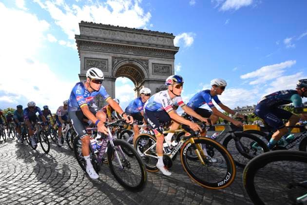 Tour de France 2026 Stage 21 PARIS CHAMPS-ELYSEES, FRANCE - JULY 26 : Van Der Poel Mathieu (NED) of Alpecin - Premier Tech, Evenepoel Remco (BEL) of Red Bull - BORA - Hansgrohe at Arc de Triomphe during stage 21 of the 113rd edition of Tour de France an UCI World Tour 2.UWT cycling road race stage for Men Elite of 130 km with start in Thoiry and finish in Paris Champs-Elysees on July 26, 2026 in Paris Champs-Elysees, France, 26 07 2026 Paris Champs-Elysees France  Copyright: xGvgx