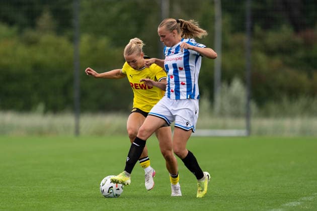 26.07.2026, GER Deutschland, Fussball, Saison 2026 2027, Testspiel zwischen Borussia Dortmund Frauen vs SC Heerenveen Vrouwen Ann-Sophie Vogel (Borussia Dortmund Frauen, 20) im Zweikampf Dortmund BVB-Trainingsgelände Hohenbuschei Nordrhein Westfalen Deutschland *** July 26, 2026, GER Germany, Soccer, 2026–2027 Season, Friendly Match between Borussia Dortmund Women and SC Heerenveen Women; Ann Sophie Vogel, Borussia Dortmund Women, age 20, in a tackle; Dortmund BVB Training Facility, Hohenbuschei, North Rhine-Westphalia, Germany Copyright: xnordphotoxGmbHx xSchulzex