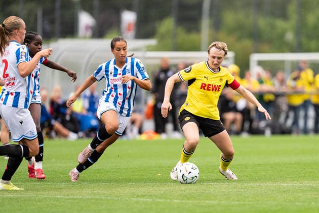 26.07.2026, GER Deutschland, Fussball, Saison 2026 2027, Testspiel zwischen Borussia Dortmund Frauen vs SC Heerenveen Vrouwen Paula Reimann (Borussia Dortmund Frauen, 13) im Zweikampf Dortmund BVB-Trainingsgelände Hohenbuschei Nordrhein Westfalen Deutschland *** July 26, 2026, GER Germany, Soccer, 2026–2027 season, Friendly match between Borussia Dortmund Women and SC Heerenveen Women; Paula Reimann, Borussia Dortmund Women, No. 13 in a tackle; Dortmund BVB Training Ground, Hohenbuschei, North Rhine-Westphalia, Germany Copyright: xnordphotoxGmbHx xSchulzex