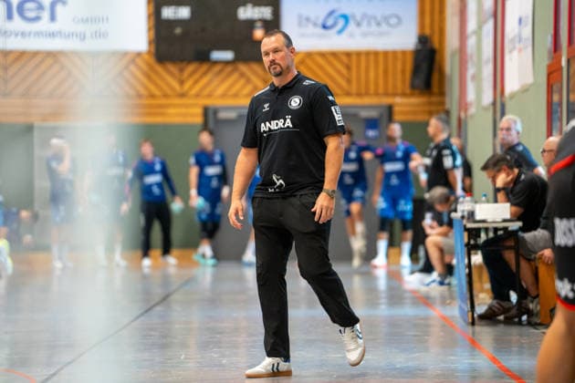Handball I Herren I Saison 2026-2027 I Testspiel I TVB Stuttgart - BSV Bern I 26.07.2026 Misha Kaufmann (Trainer, TVB Stuttgart) Gemeindehalle Bittenfeld Waiblingen Baden-Württemberg Deutschland *** Handball I Men I 2026–2027 Season I Friendly Match I TVB Stuttgart vs. BSV Bern I July 26, 2026 Misha Kaufmann, Coach, TVB Stuttgart, Bittenfeld Community Hall, Waiblingen, Baden-Württemberg, Germany Copyright: xLobeca MaxxPetershansx