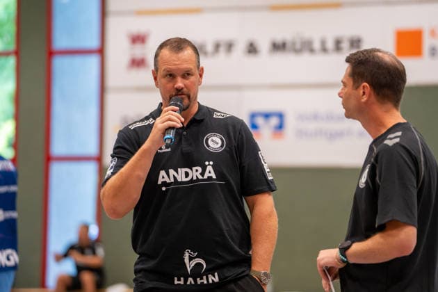 Handball I Herren I Saison 2026-2027 I Testspiel I TVB Stuttgart - BSV Bern I 26.07.2026 Misha Kaufmann (Trainer, TVB Stuttgart) im Interview bei Daniel Räuchle Gemeindehalle Bittenfeld Waiblingen Baden-Württemberg Deutschland *** Handball I Men I 2026–2027 Season I Friendly Match I TVB Stuttgart vs. BSV Bern I July 26, 2026 Misha Kaufmann, Coach of TVB Stuttgart, in an interview with Daniel Räuchle at the Bittenfeld Community Hall, Waiblingen, Baden-Württemberg, Germany Copyright: xLobeca MaxxPetershansx